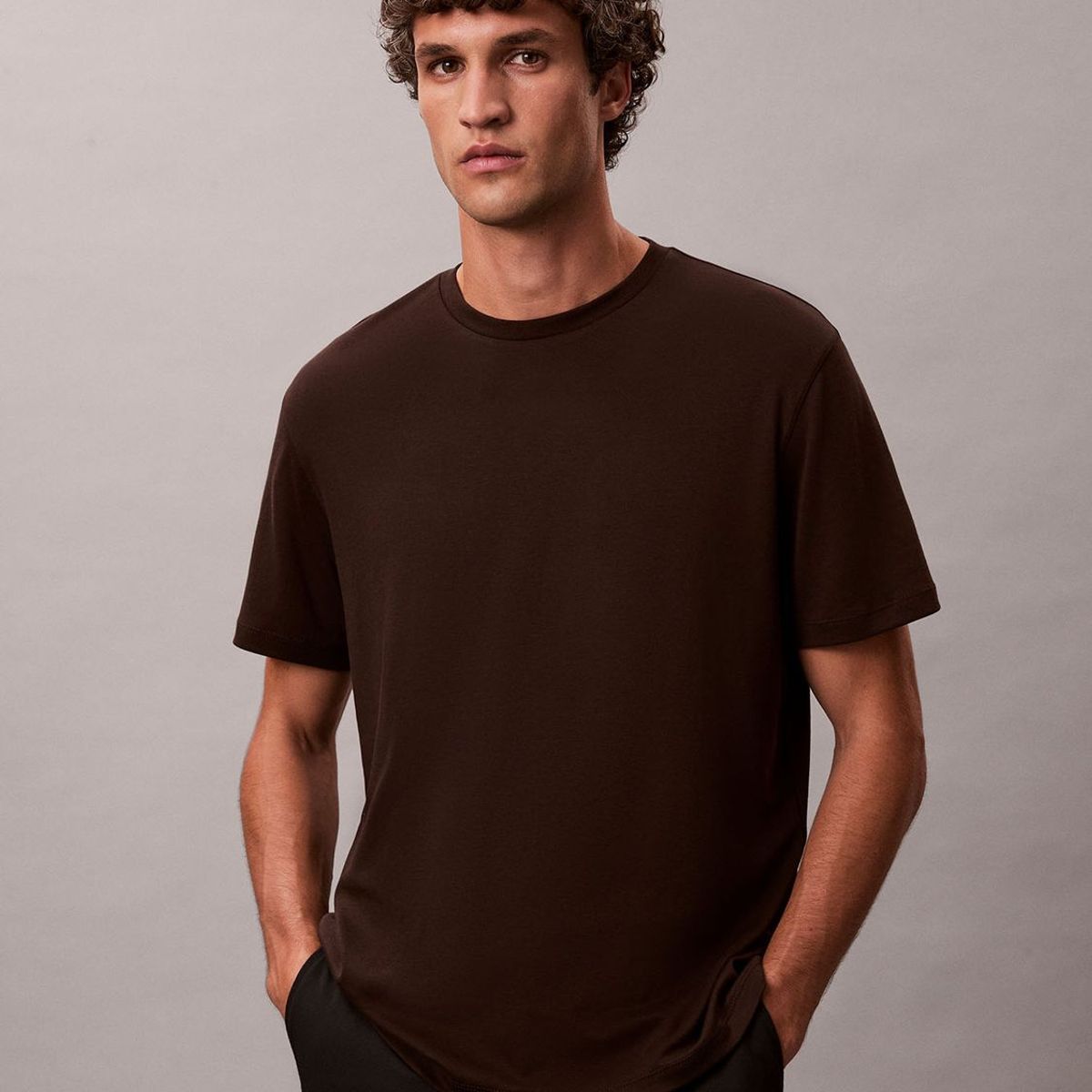 CALVIN KLEIN - Polera de Algodón Supima de Cuello Redondo
