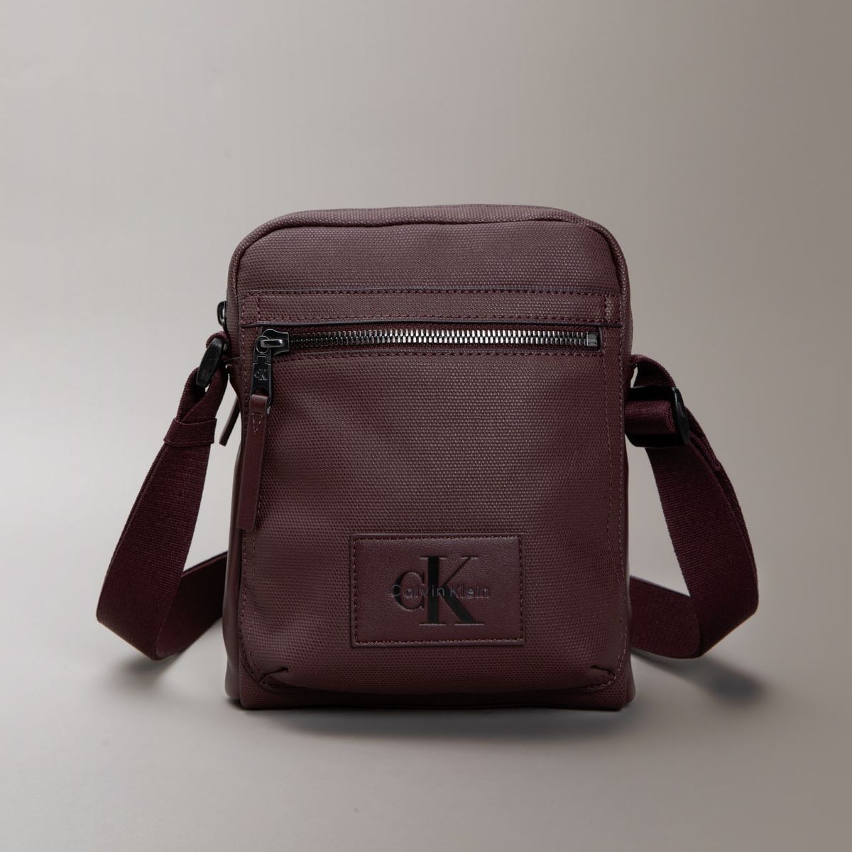 CALVIN KLEIN - Bolso Reporter con Insignia Calvin Klein Cafe