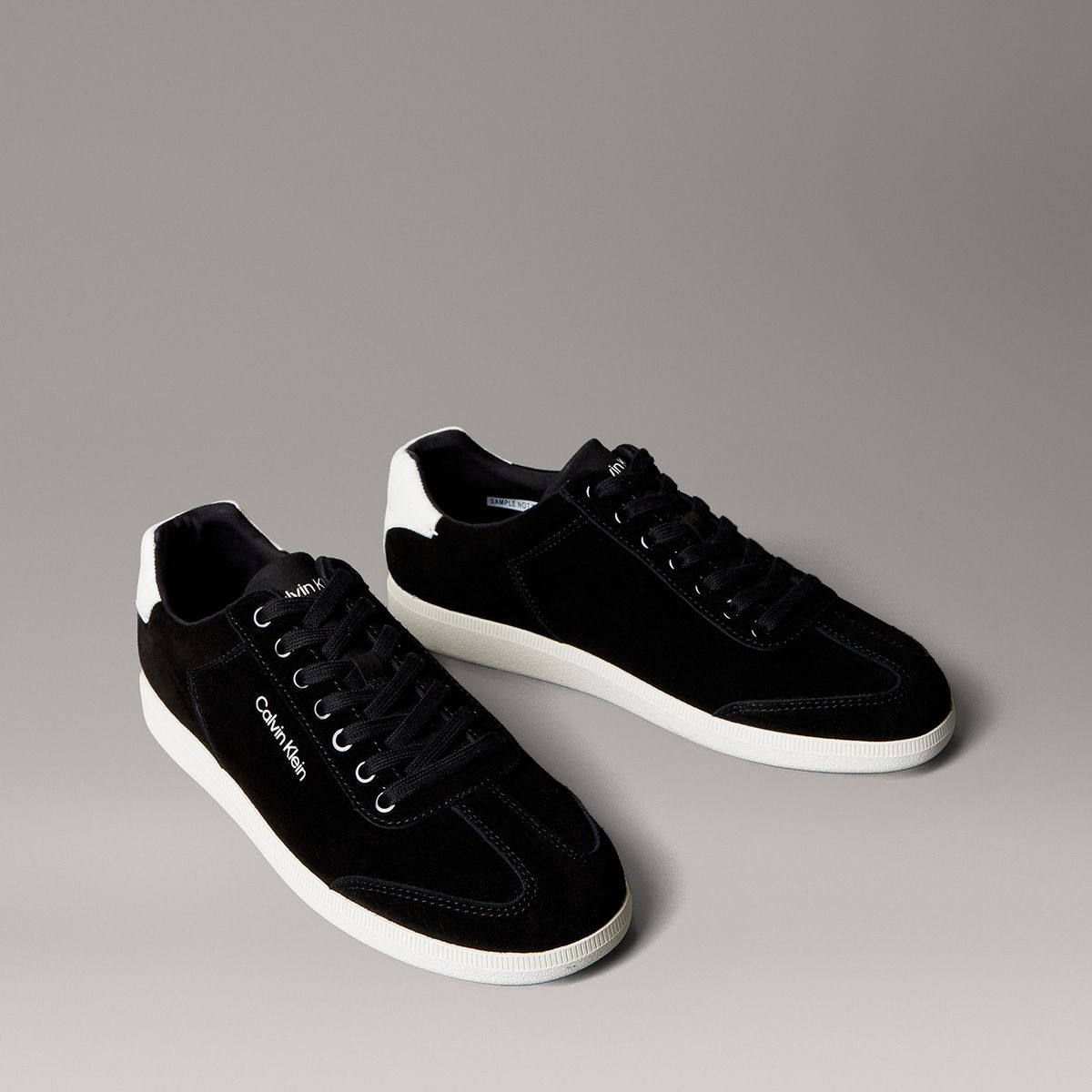 CALVIN KLEIN - Zapatillas de Corte Bajo con Textura de Gamuza Calvin Klein Negro