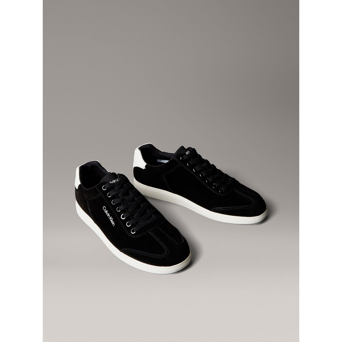 CALVIN KLEIN - Zapatillas de Corte Bajo con Textura de Gamuza Calvin Klein Negro