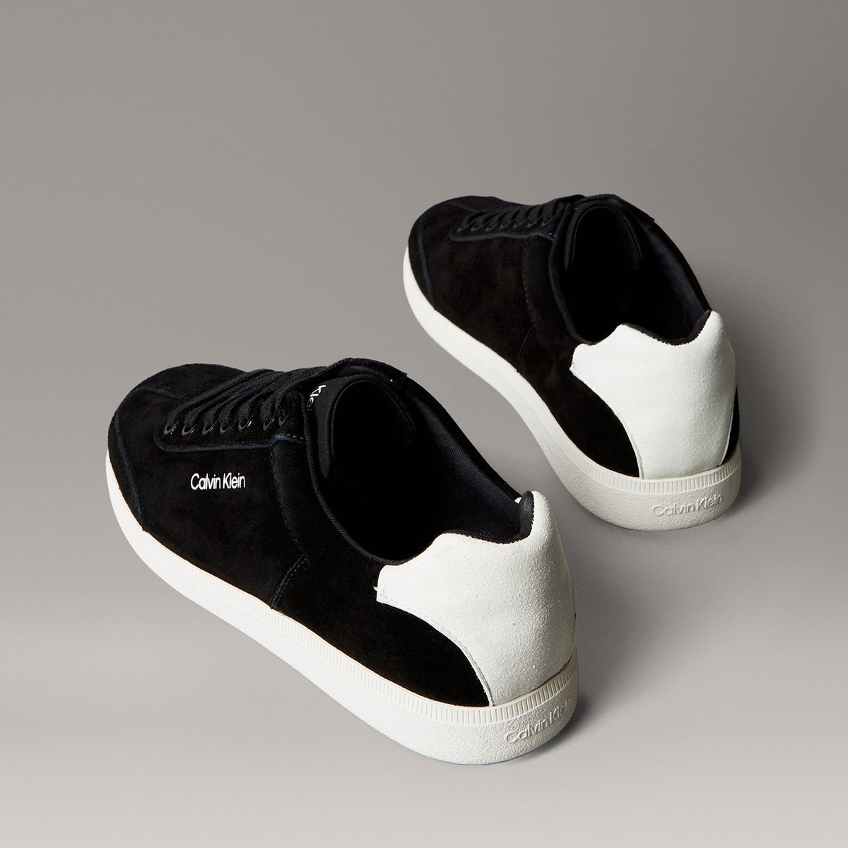CALVIN KLEIN - Zapatillas de Corte Bajo con Textura de Gamuza Calvin Klein Negro