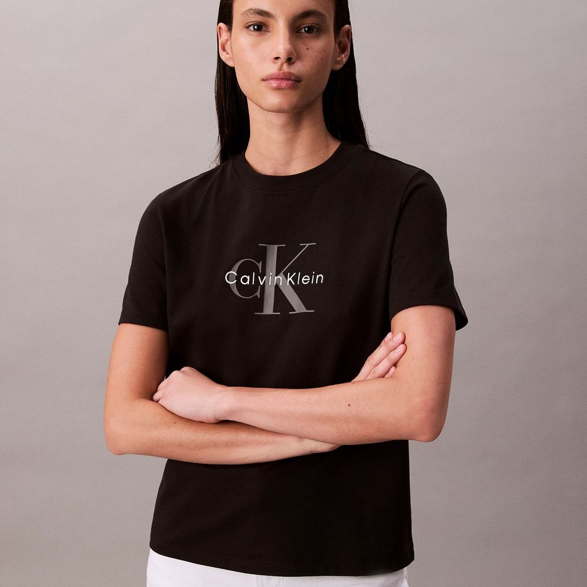 CALVIN KLEIN - Polera Clásica con Monograma Estampado