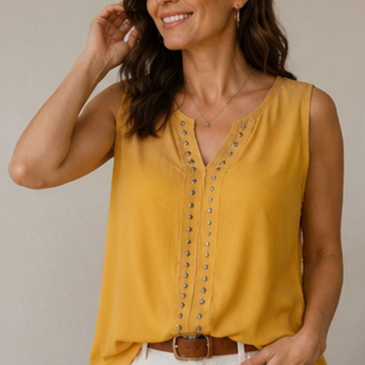GENERAL - Blusa Mujer Sin Mangas Escote V Detalle Tachas Verano