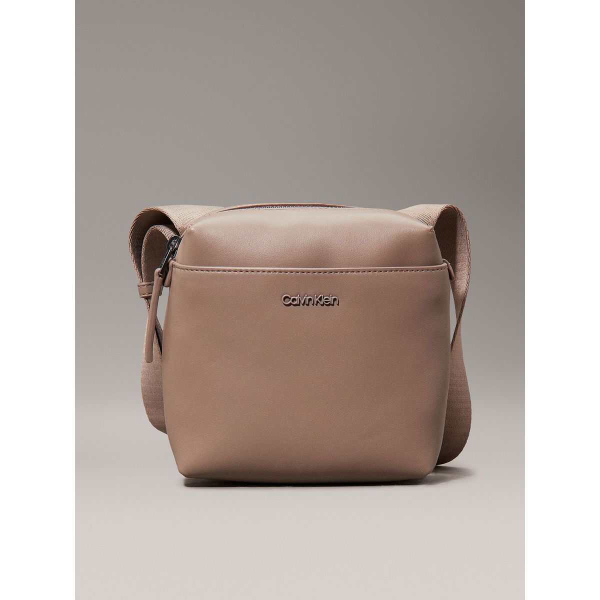 CALVIN KLEIN - Bolso Reporter Essential Cube Calvin Klein Beige
