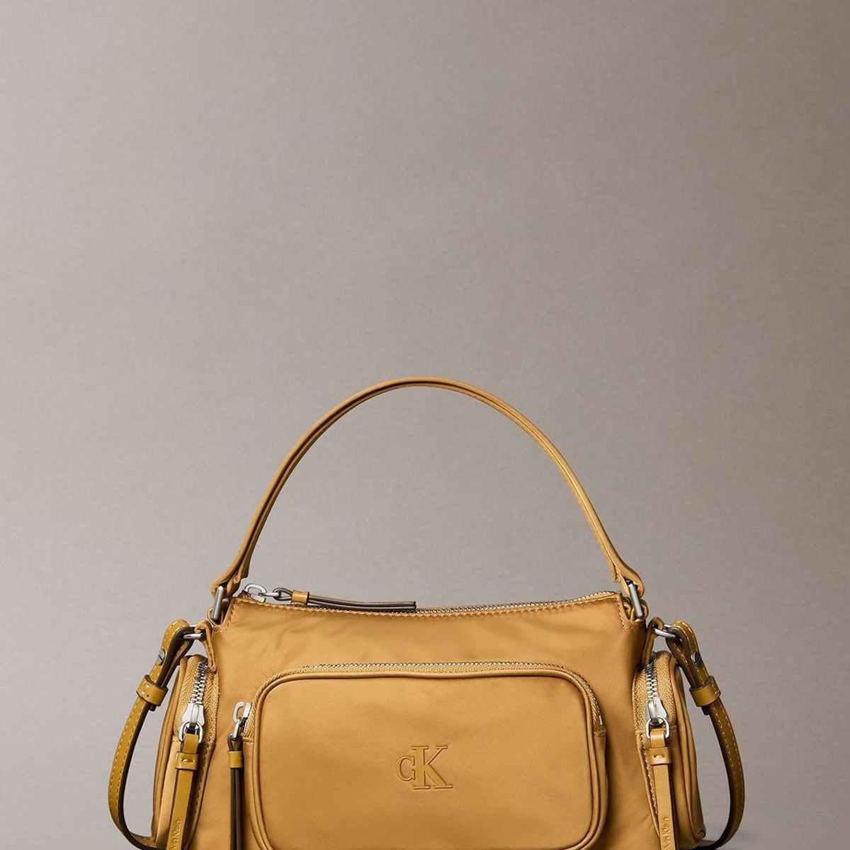 CALVIN KLEIN - Cartera Pocket Nylon Calvin Klein Dorado