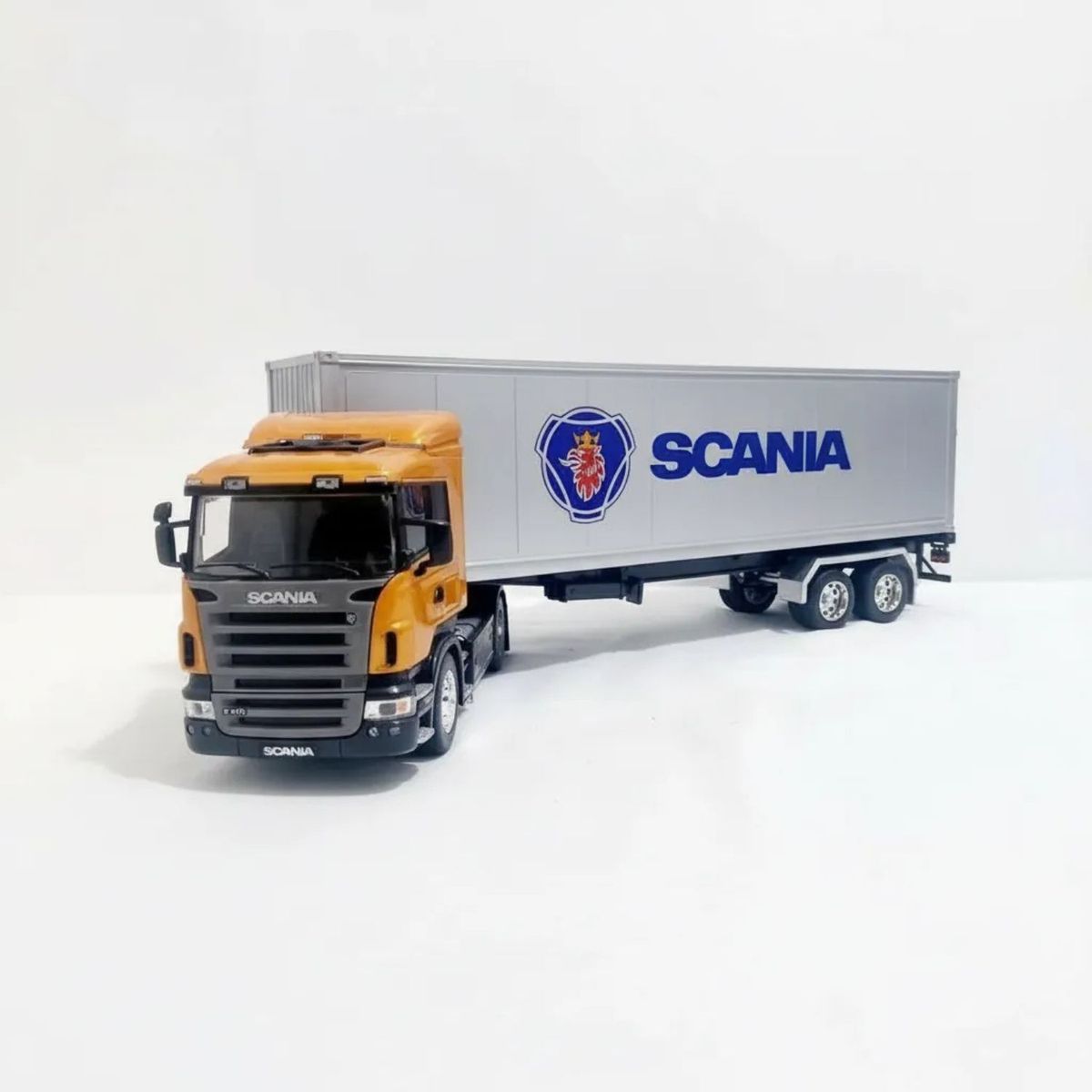WELLY - CAMION SCANIA R470 4×2 CON SEMIRREMOLQUE SCANIA 1.32