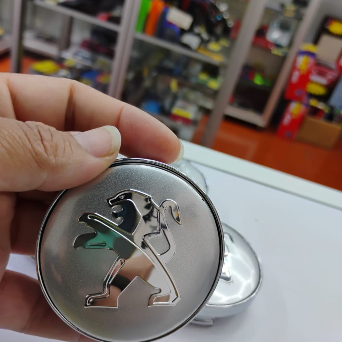 GENERICO - Set X4 Tapas centro de Llantas de autos 56mm universal peugeot plata