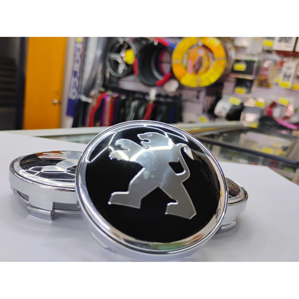 GENERICO - Set X4 Tapas centro de Llantas de autos 56mm universal peugeot borde plata