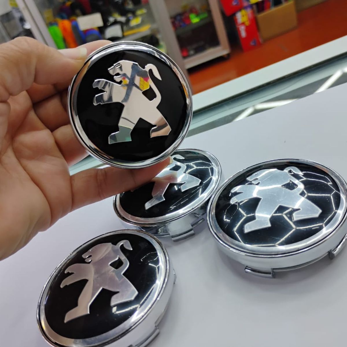 GENERICO - Set X4 Tapas centro de Llantas de autos 60mm universal peugeot borde plata