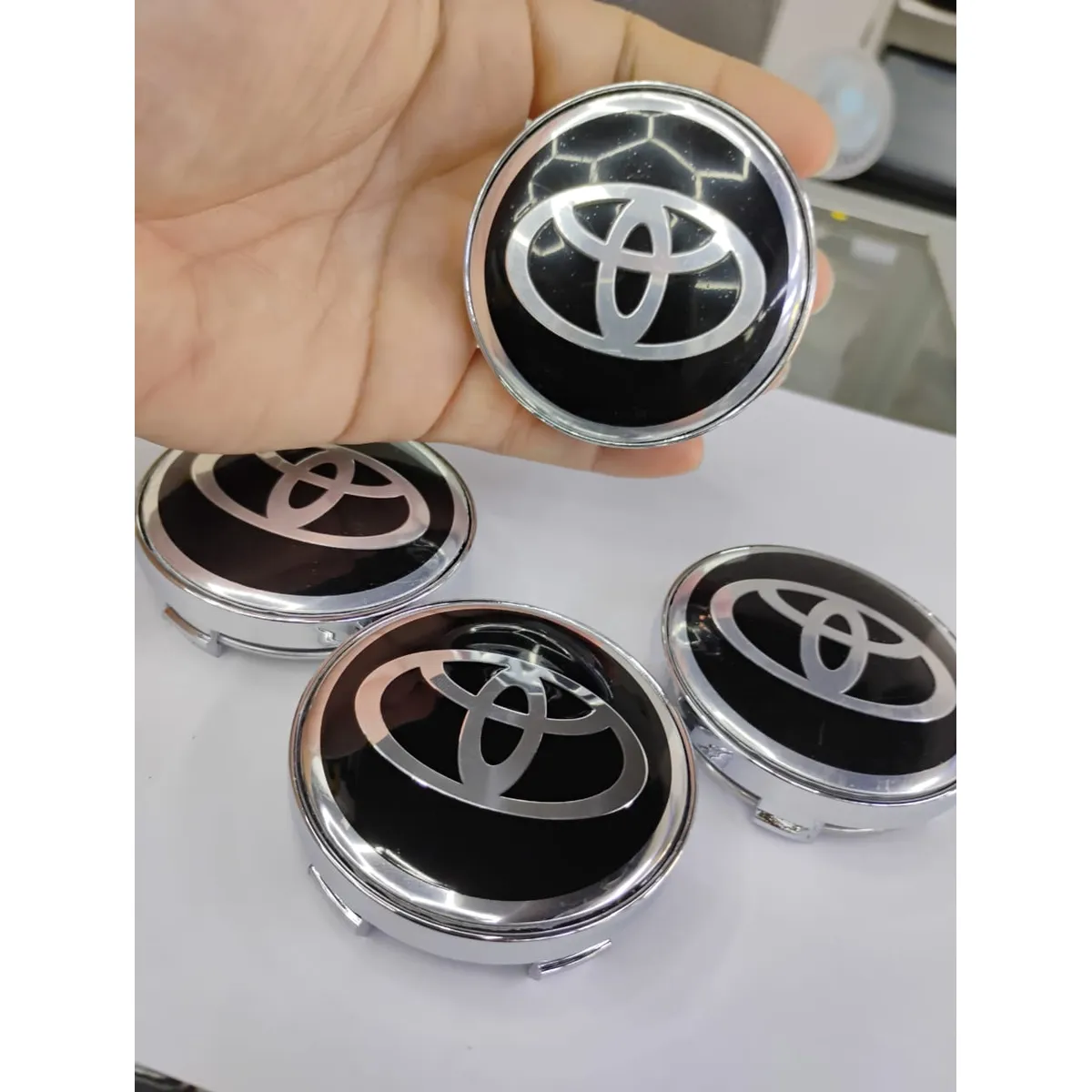 GENERICO - Set X4 Tapas centro de Llantas de autos 60mm universal toyota negro con plata