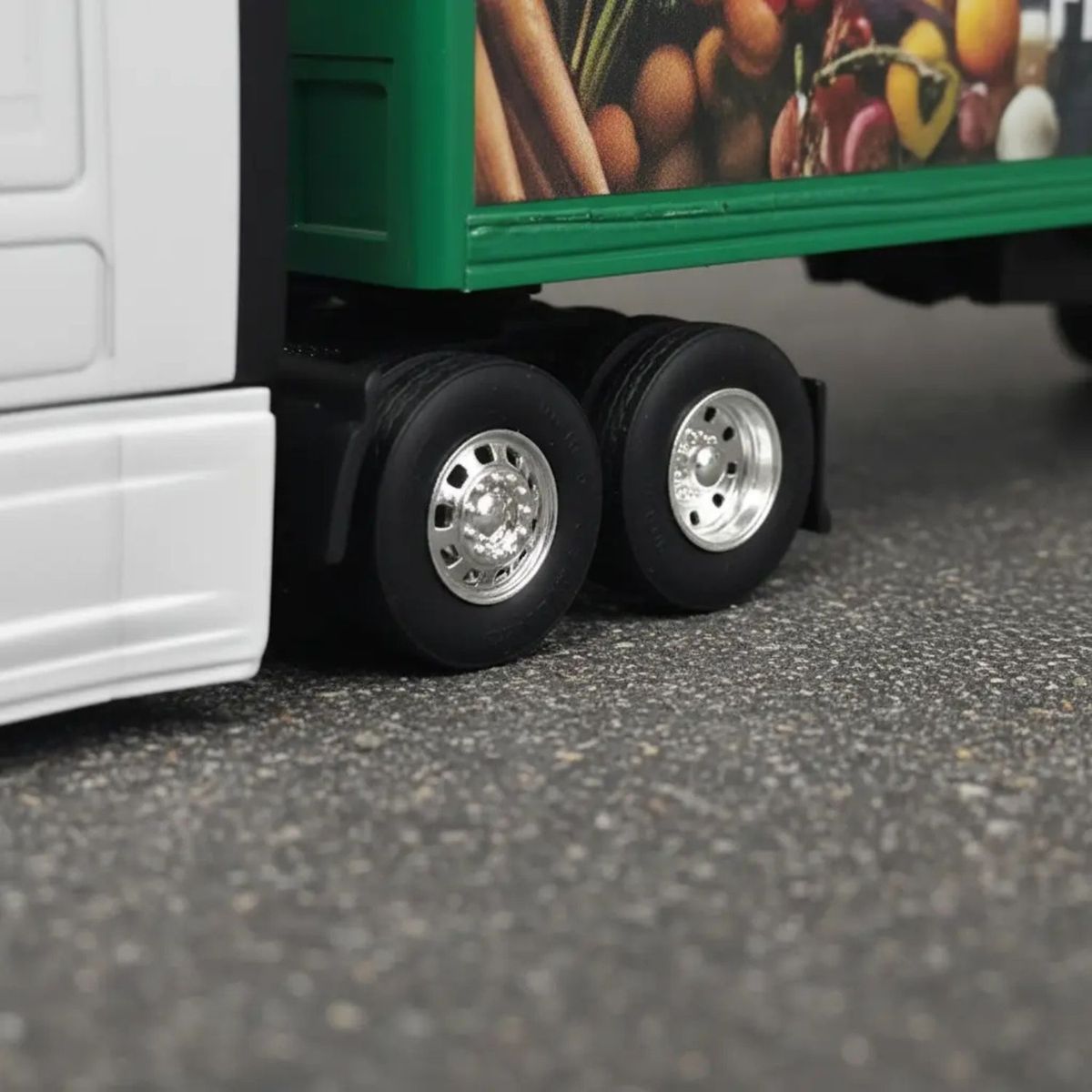 WELLY - CAMION FREIGHTLINER CASCADIA 6×4 CON SEMIRREMOLQUE FARM GOODS 164