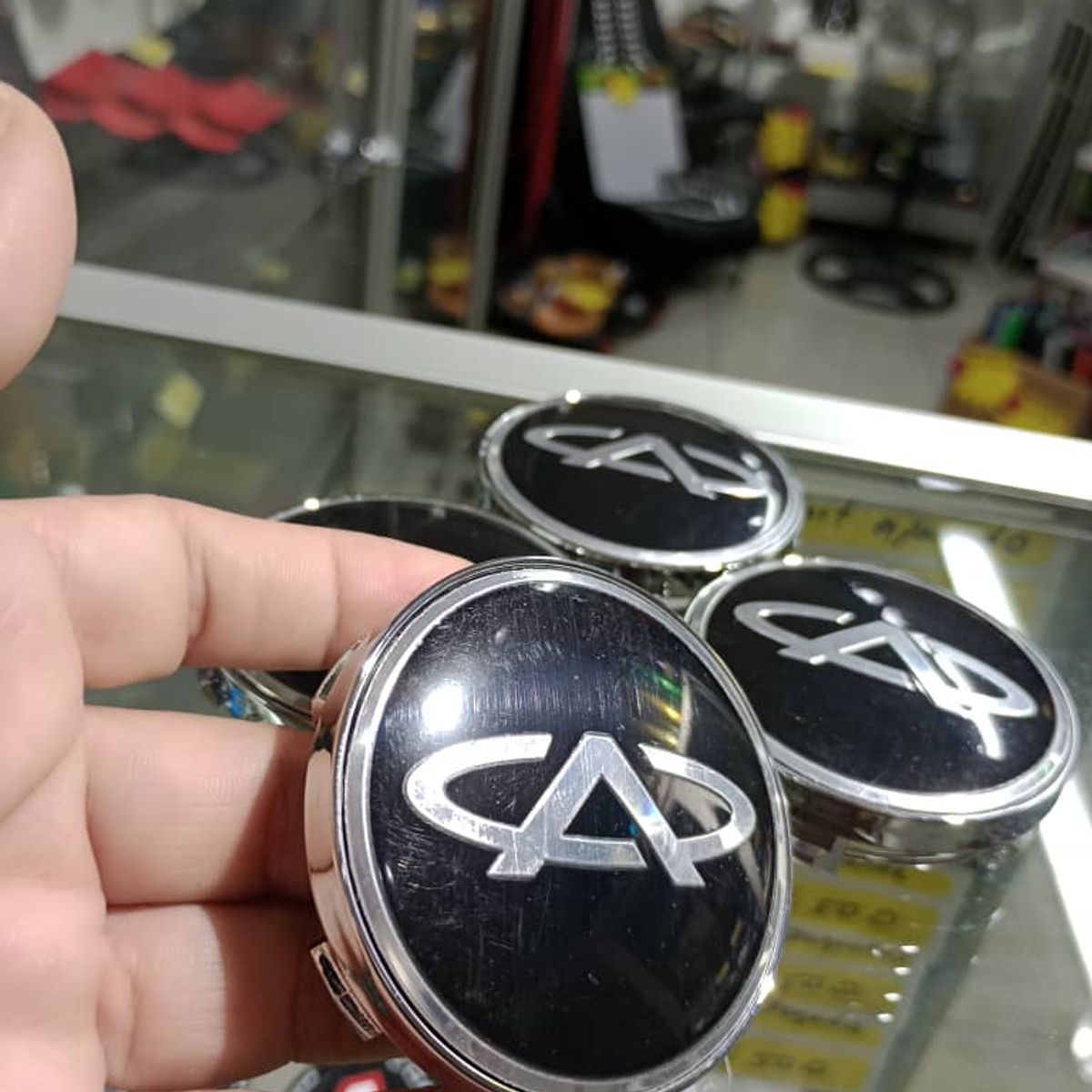 GENERICO - Set X4 Tapas centro de Llantas de autos 60mm universal chery borde plata