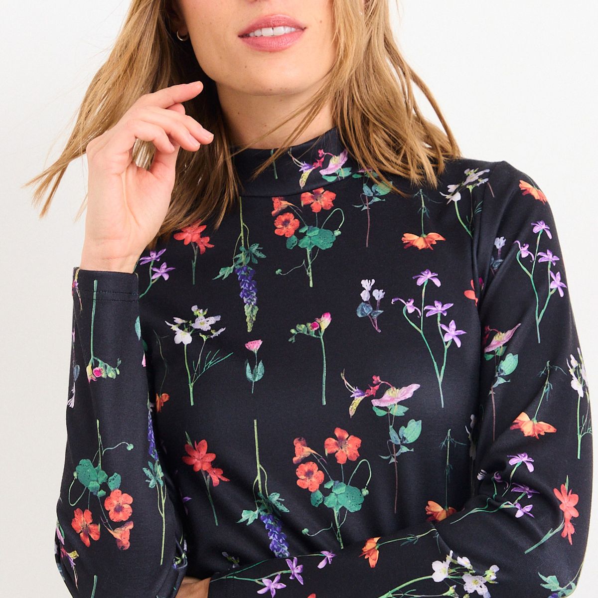 IO - Polera Fantasia Mujer Negro Io