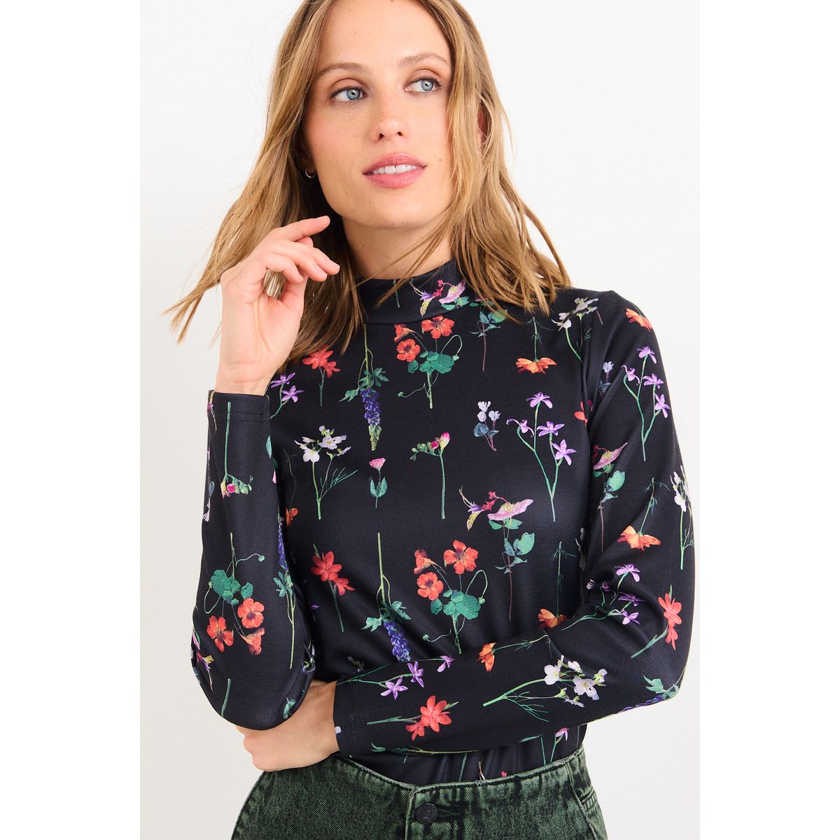IO - Polera Fantasia Mujer Negro Io