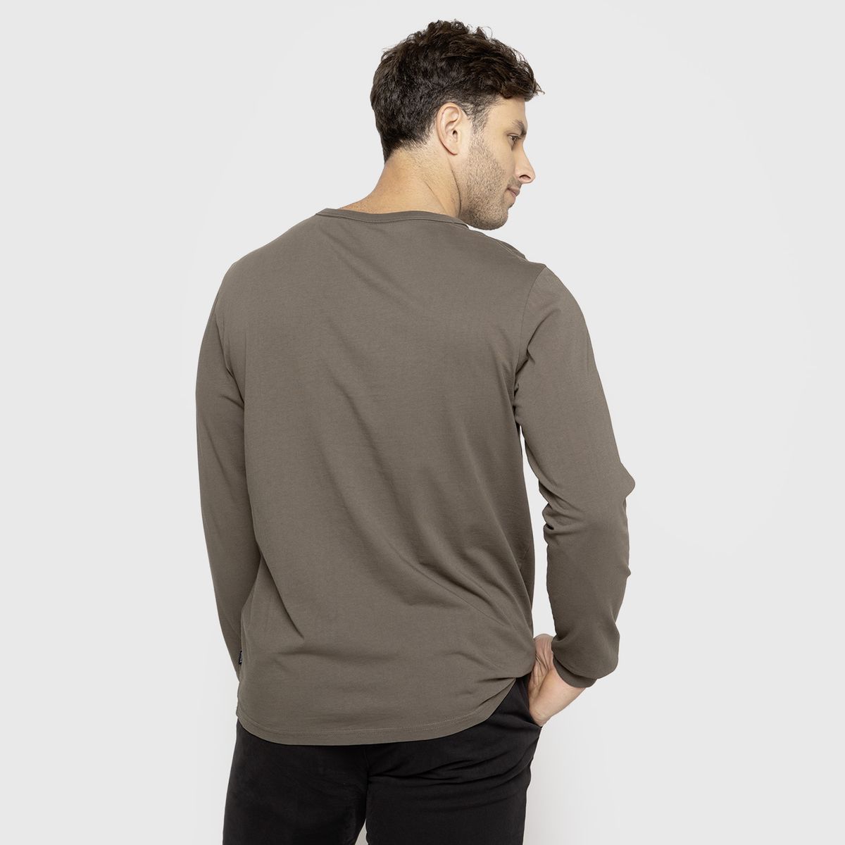 BLACK - Polera Manga Larga Garment Dye Mokka Black Bubba
