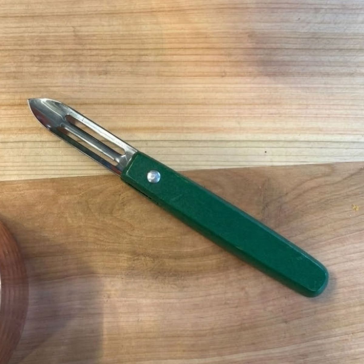 LAGUIOLE - Pelador Bechwood Mango de Madera Verde Laguiole Jean Dubost