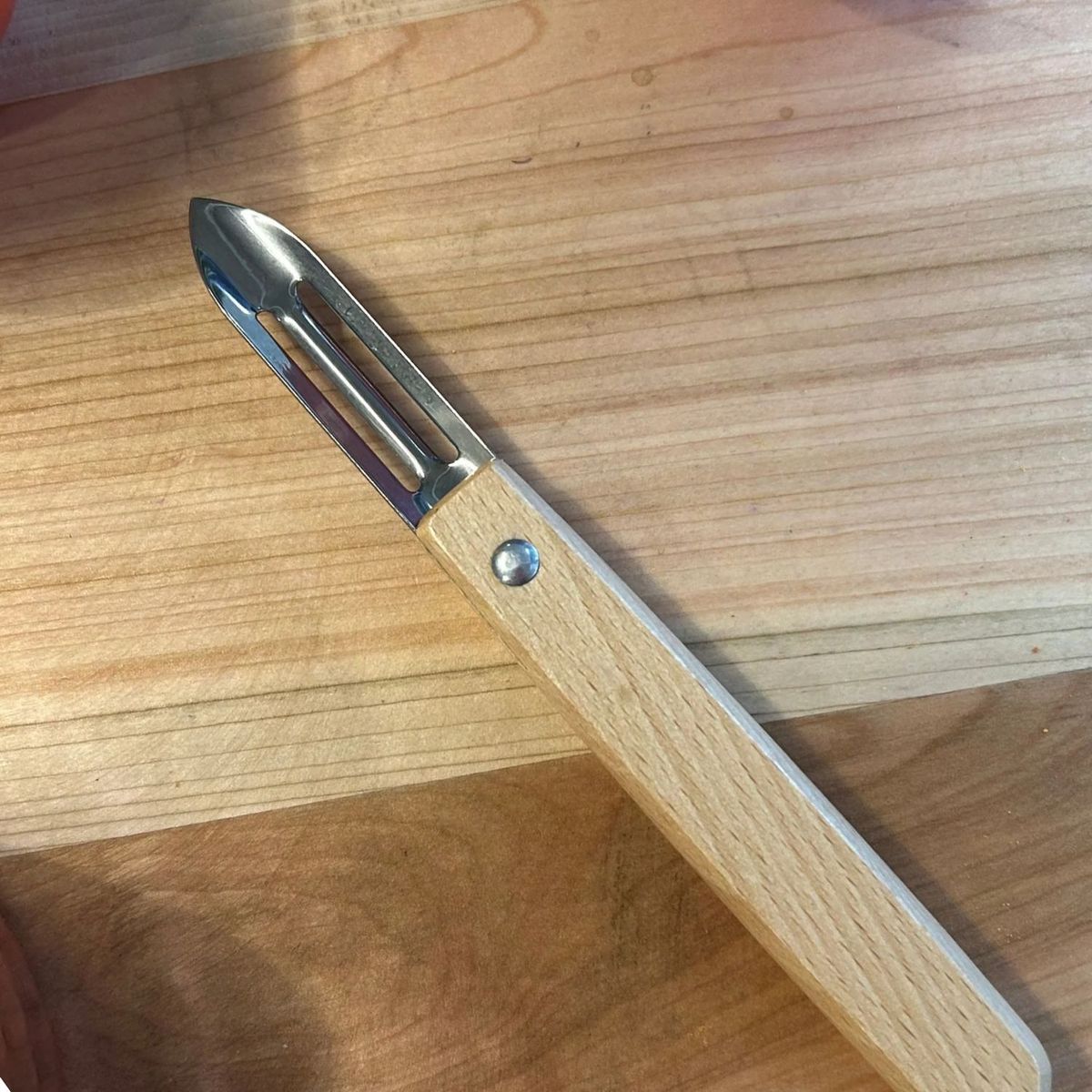 LAGUIOLE - Pelador Bechwood Mango de Madera Roble Laguiole Jean Dubost