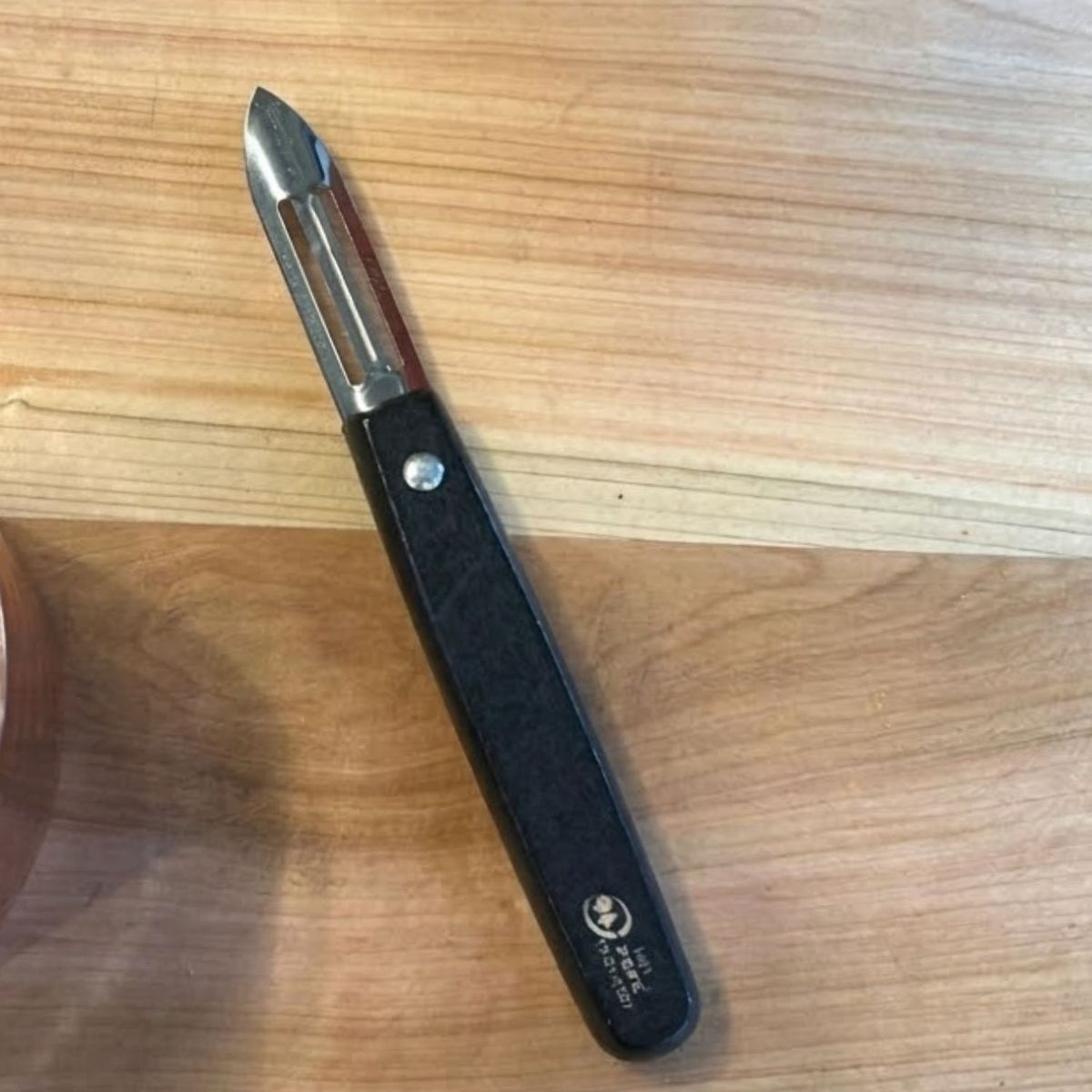 LAGUIOLE - Pelador Bechwood Mango de Madera Negro Laguiole Jean Dubost