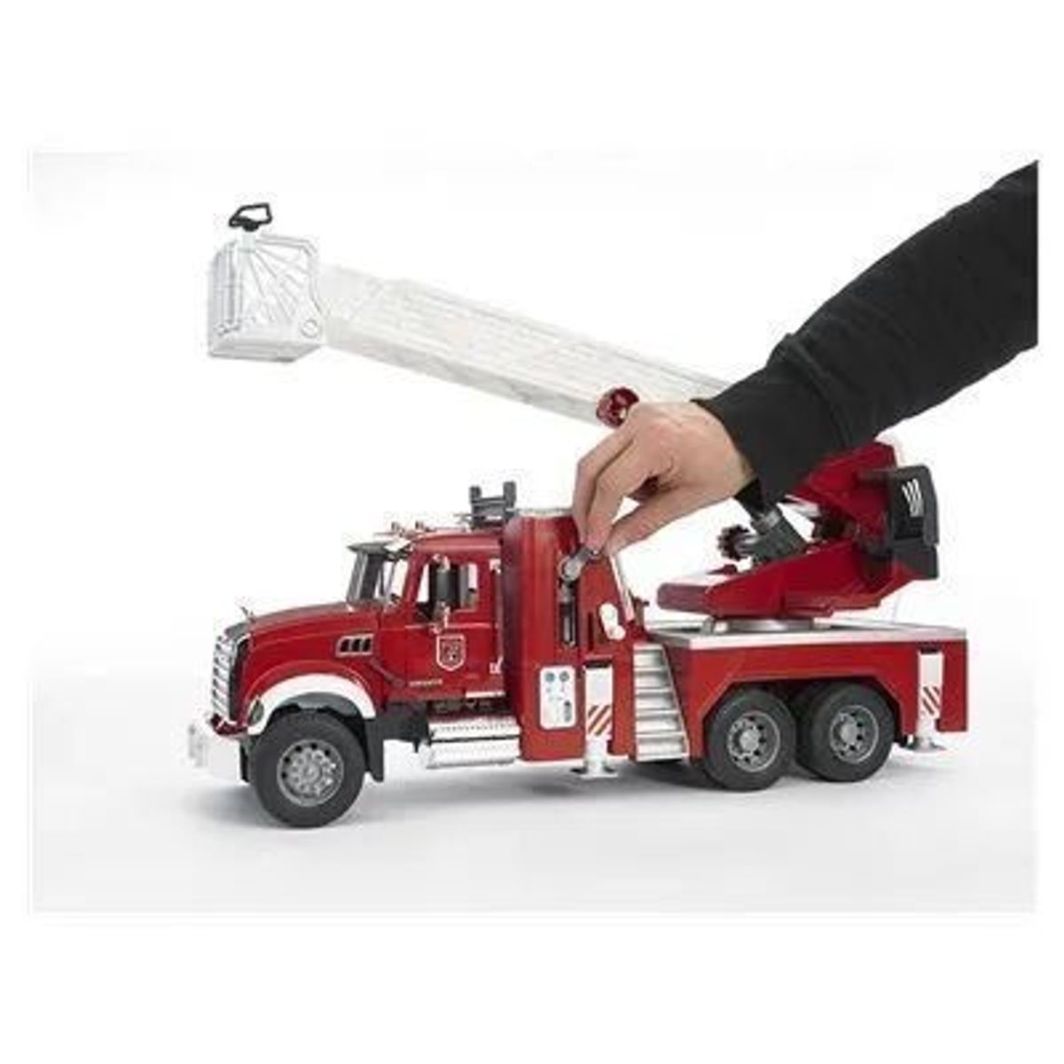 BRUDER - CAMION MACK GRANITE 6x4 BOMBEROS CON GRUA ESCALA 1.16