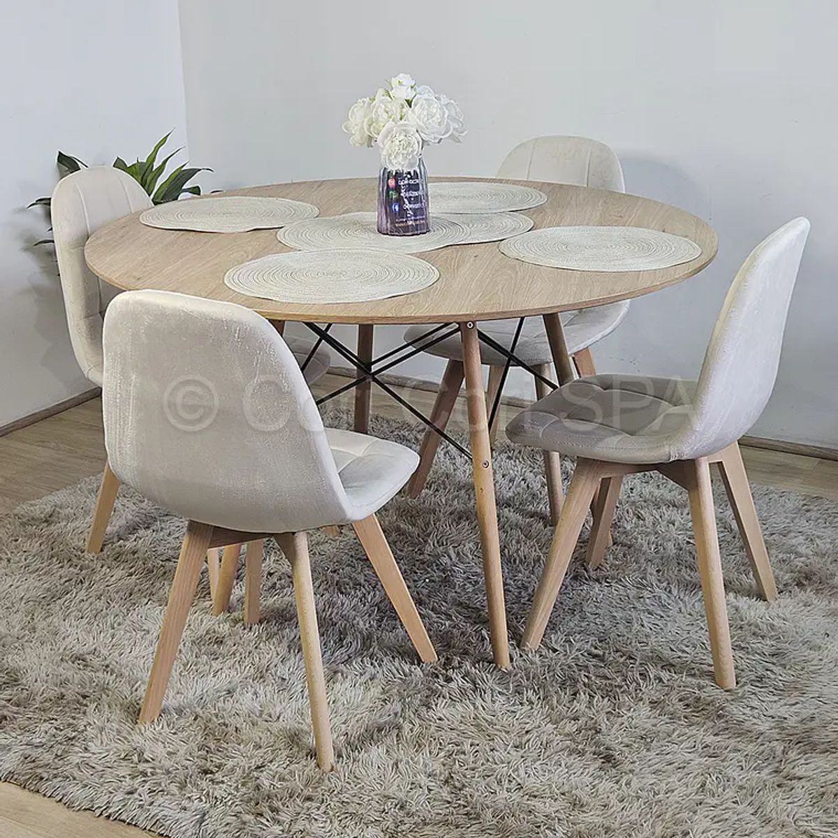 Juego de Comedor Mesa Wood 100cm + 4 Capitonne Velvet, marca CORI CORI - Foto Principal