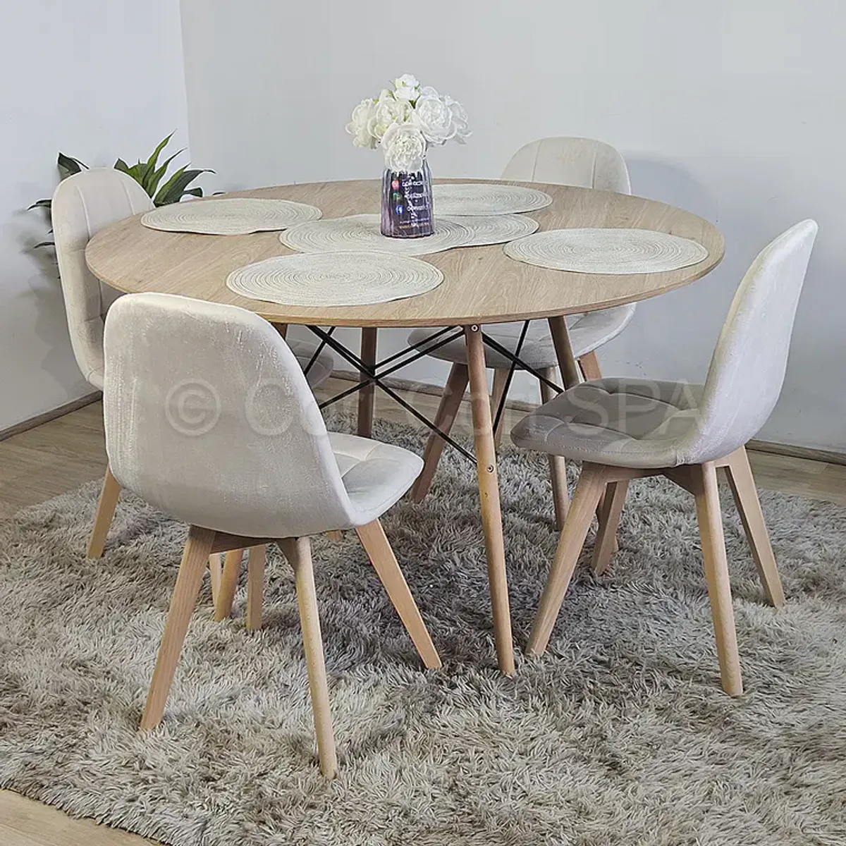 Juego de Comedor Mesa Wood 100cm + 4 Capitonne Velvet, marca CORI CORI - Foto Principal