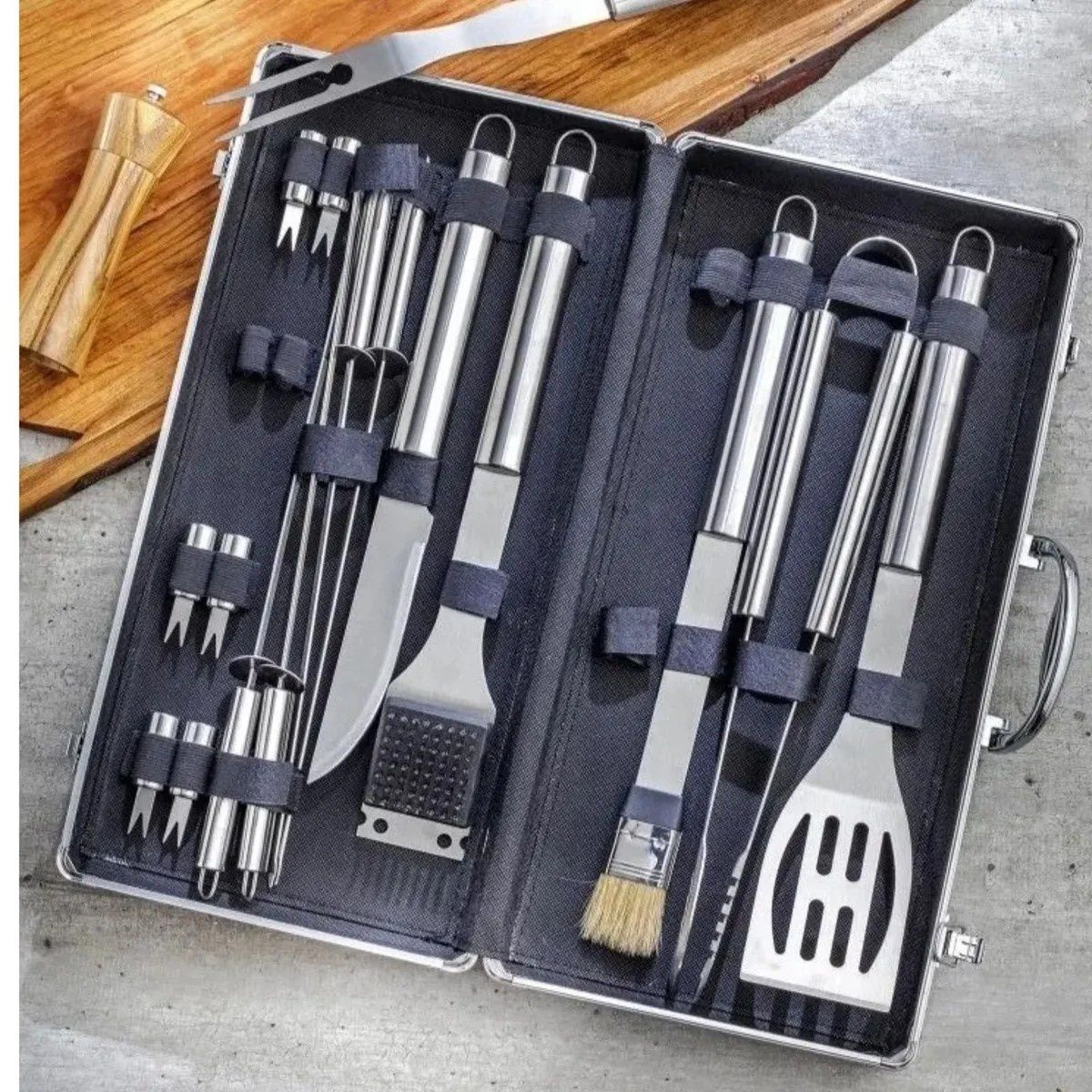 MOVI - Juego de Herramientas para Asado 18 Piezas – Set de Acero Inoxidable con Caja de Aluminio