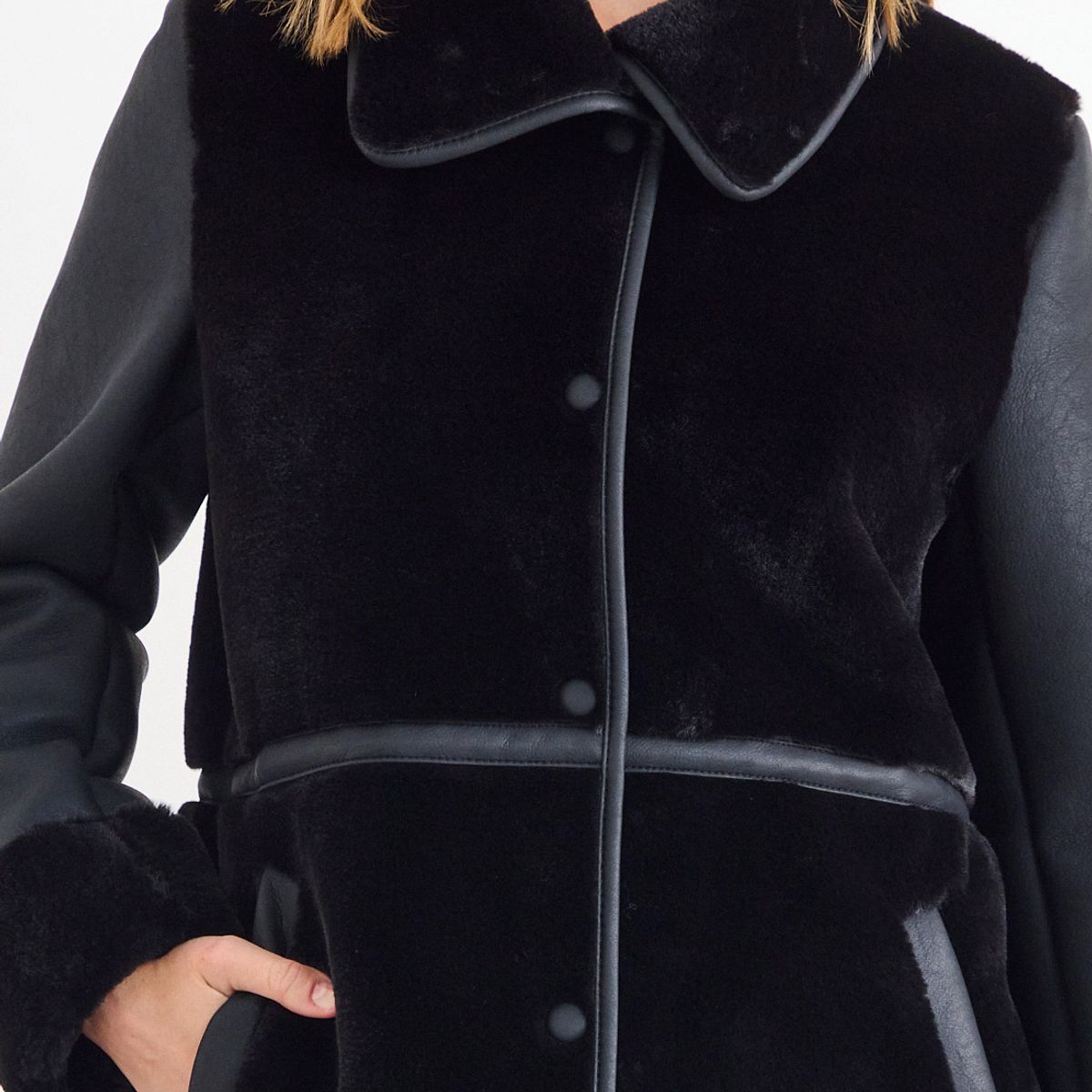 IO - Chaqueton Liso Mujer Negro Io