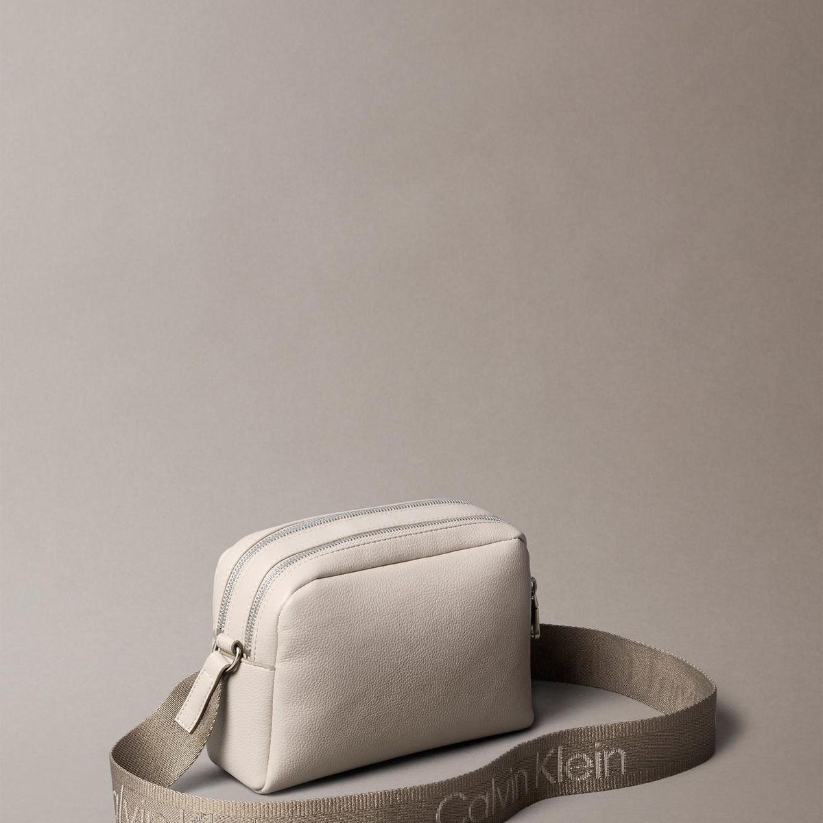 CALVIN KLEIN - Bandolera Ultralight con Doble Cremallera