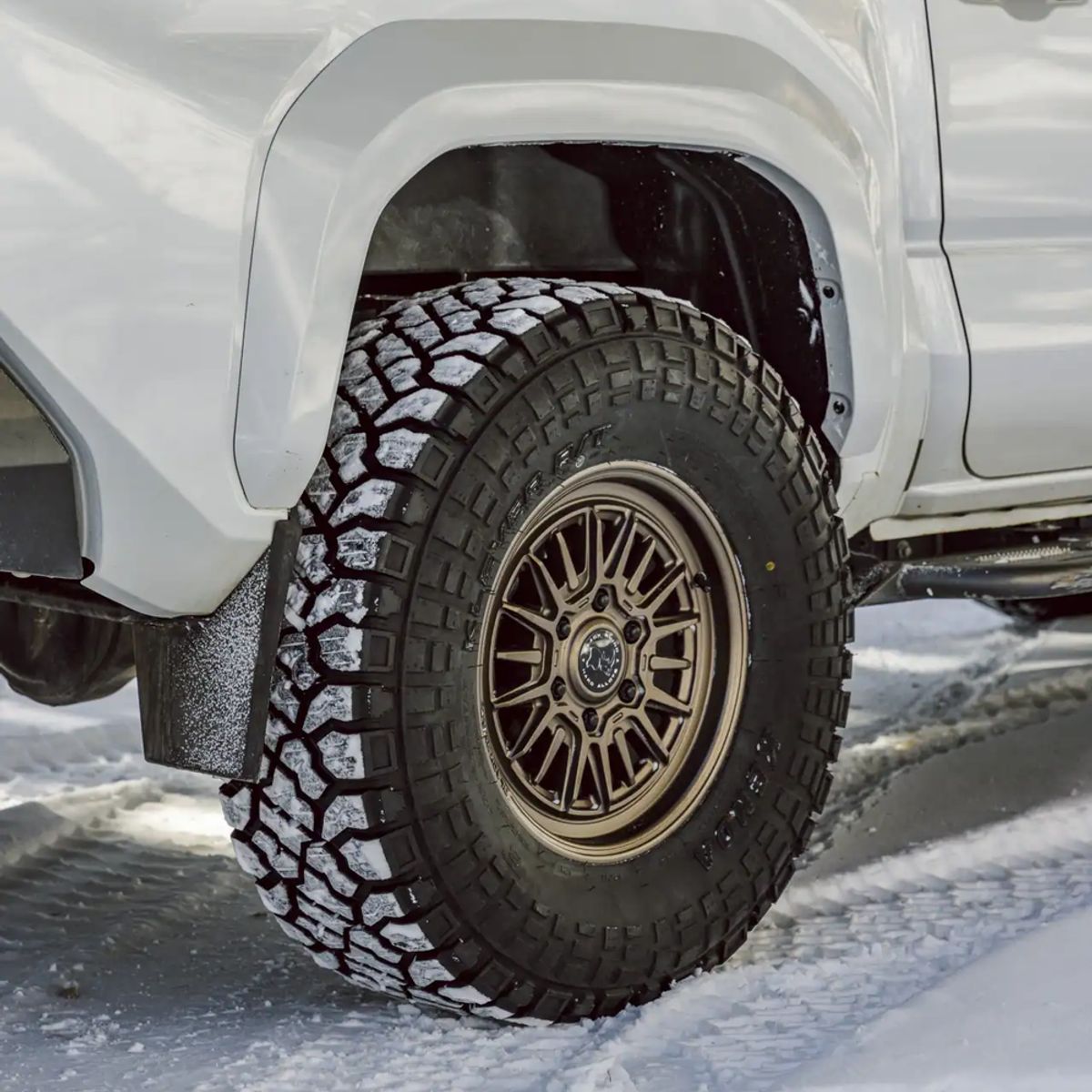 GENERAC - Juego 4 Llantas Black Rhino Guard 17x8.5 - Apernadura 6x139.7 - Offset 0 - Color Burnt Bronze  Blac