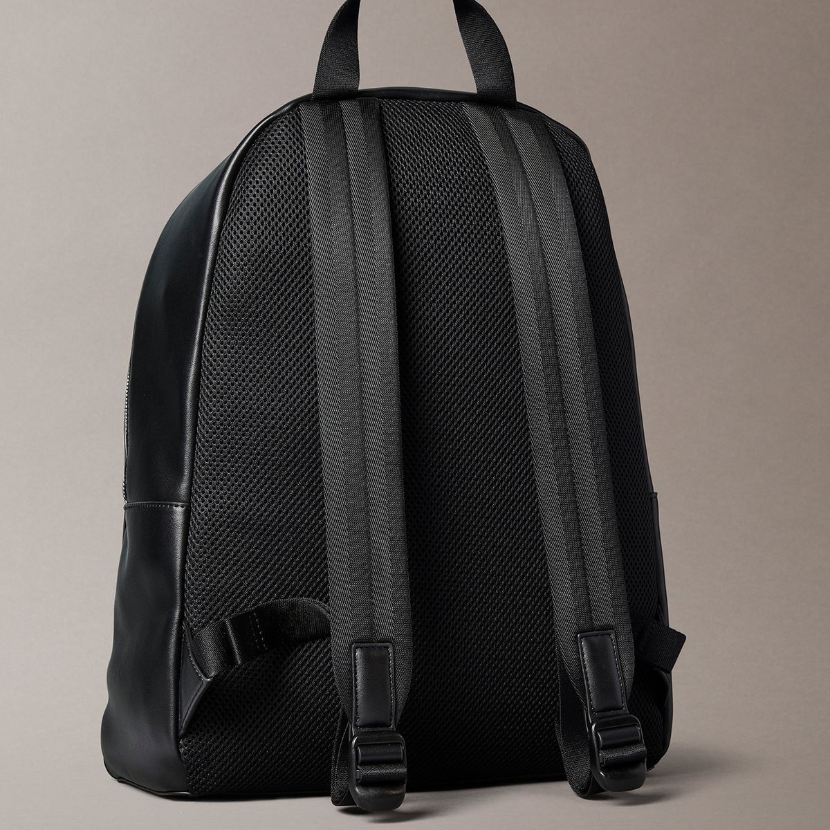 CALVIN KLEIN - Mochila Sculpted Campus