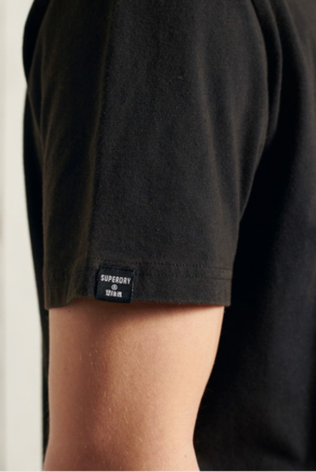 SUPERDRY - Polera De Corte Cuadrado Con Estampado Gráfico De Estilo Boho Hombre