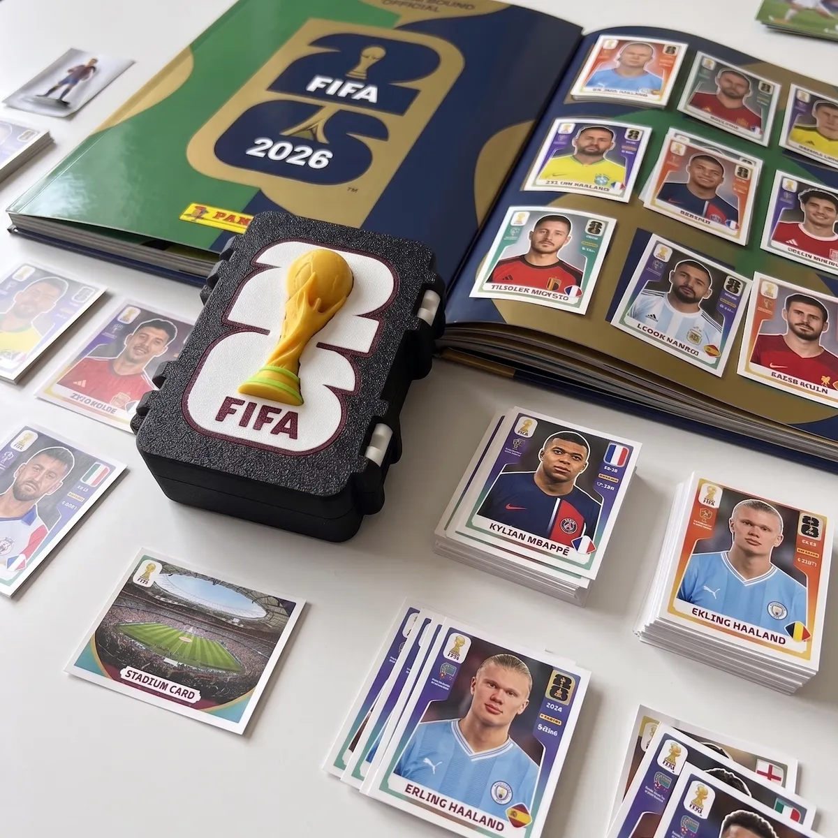 GENERICO - Caja porta laminas figuritas album mundial fifa 2026 - Negro