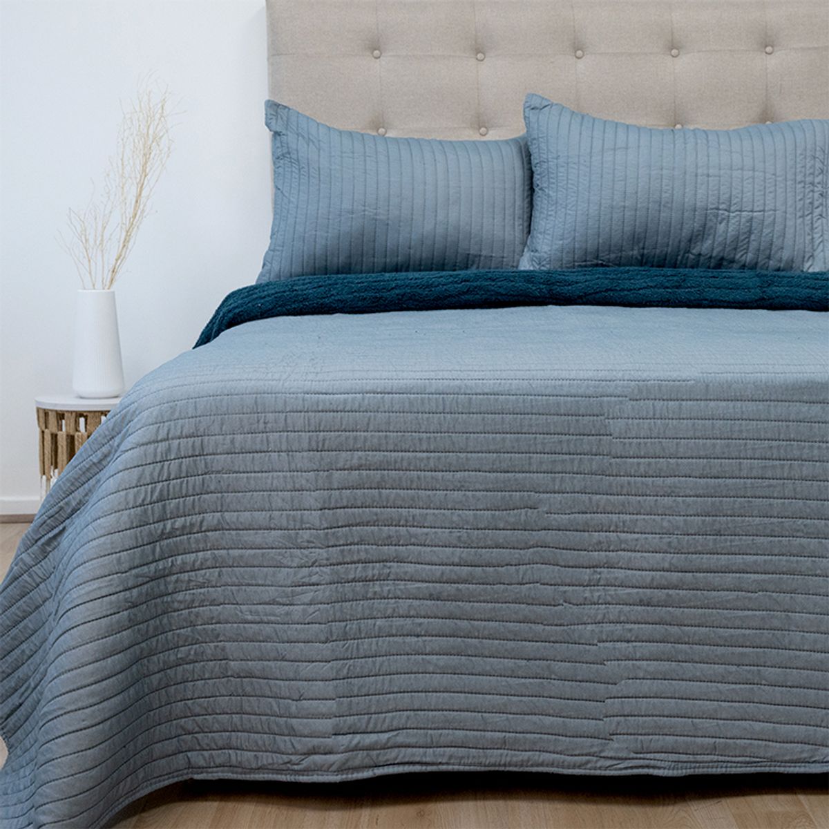 DORAL - CUBRECAMA QUILT HOTPRESS SENA CON SHERPA AZUL PIEDRA DORAL 3 PLAZAS SUPER KING