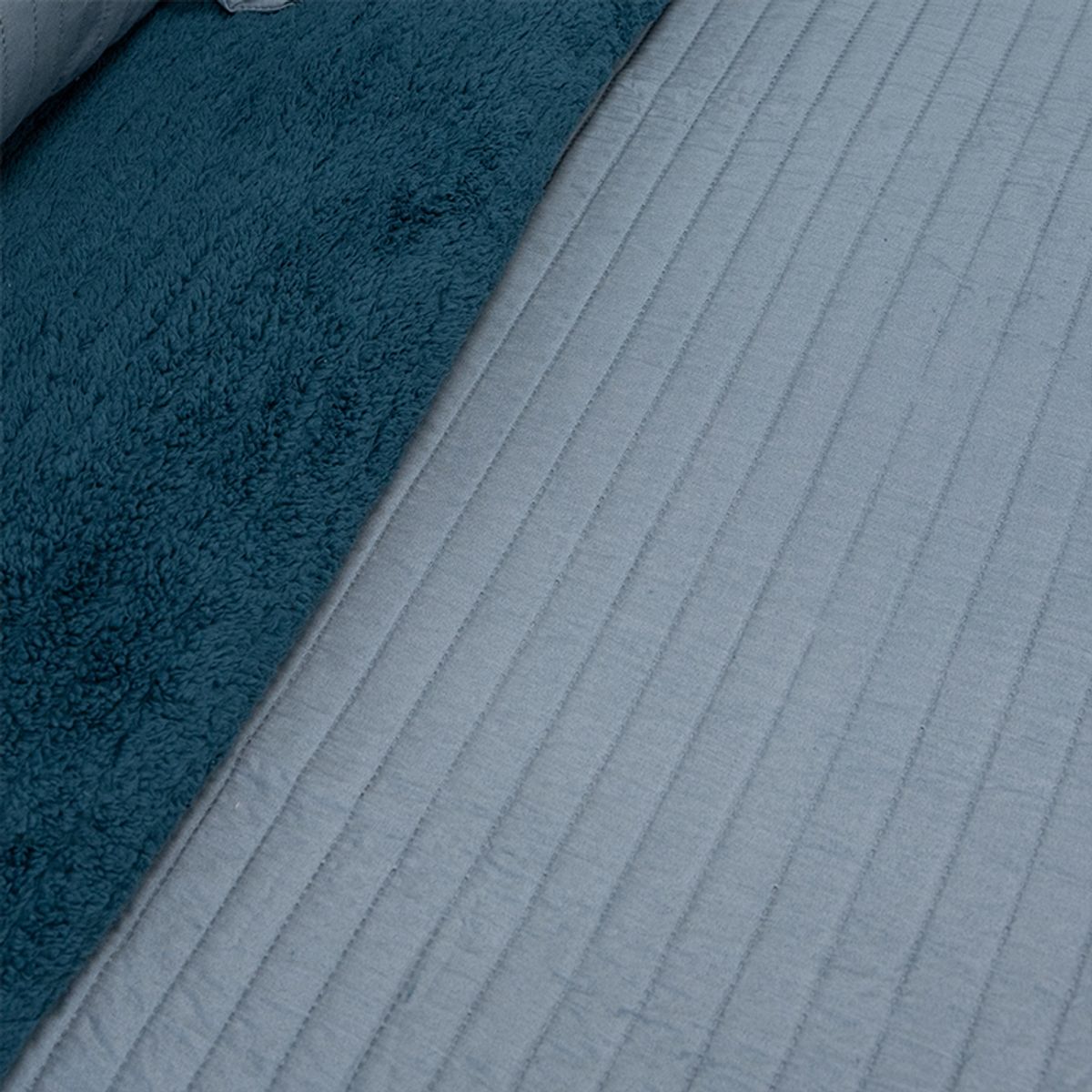 DORAL - CUBRECAMA QUILT HOTPRESS SENA CON SHERPA AZUL PIEDRA DORAL 3 PLAZAS SUPER KING