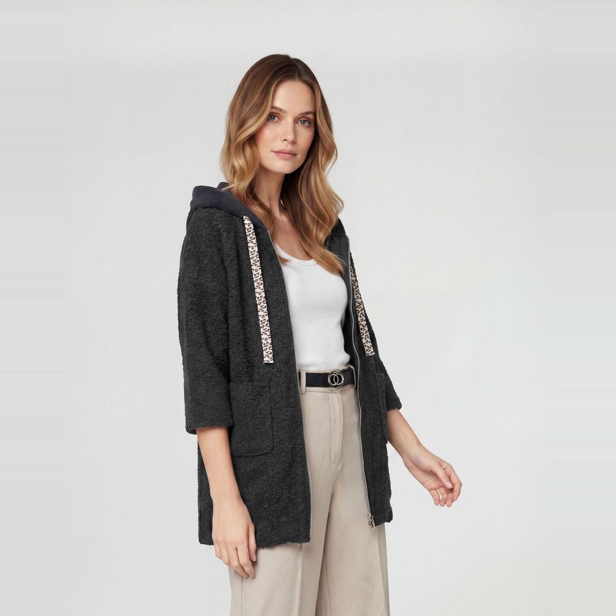 LINEATRE - Abrigo Mujer Camila Relaxed fit Cuello en V manga caída Negro Lineatre