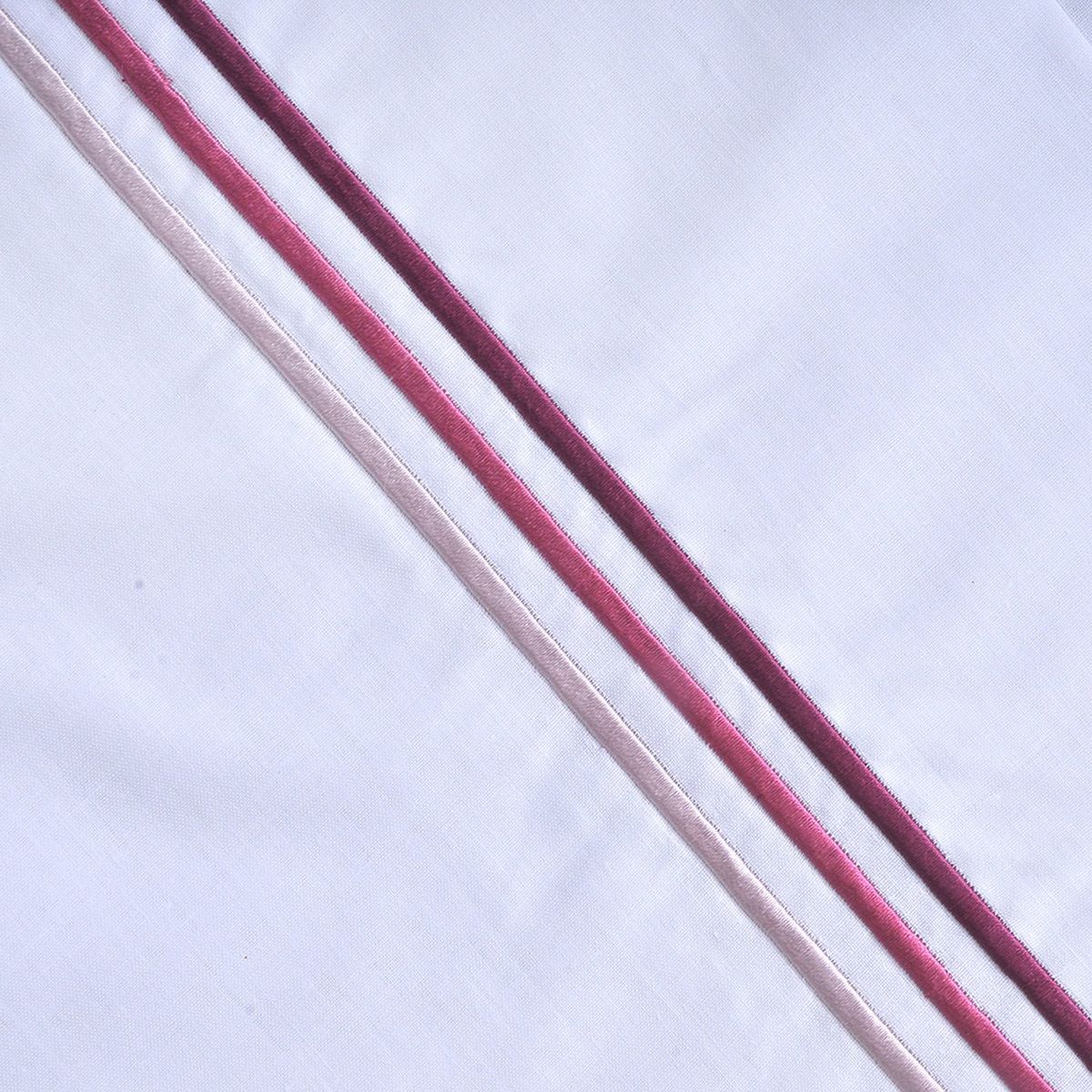 MASHINI - Sábana Bordada 144 Hilos Super king Line Rosado Mashini