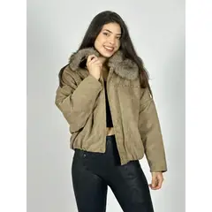 ENIGMATICA BOUTIQUE - Chaqueta Corta Gamuza Tachas y Cuello Peludo