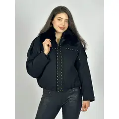ENIGMATICA BOUTIQUE - Chaqueta Corta Gamuza Tachas y Cuello Peludo