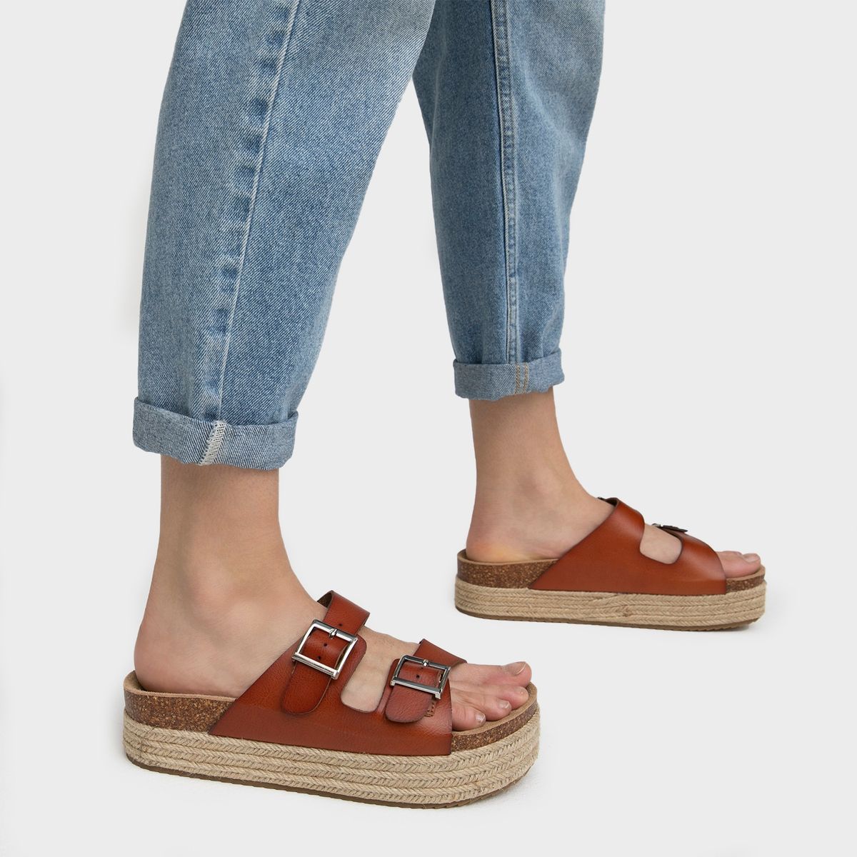 XTI - Sandalia Mujer Café