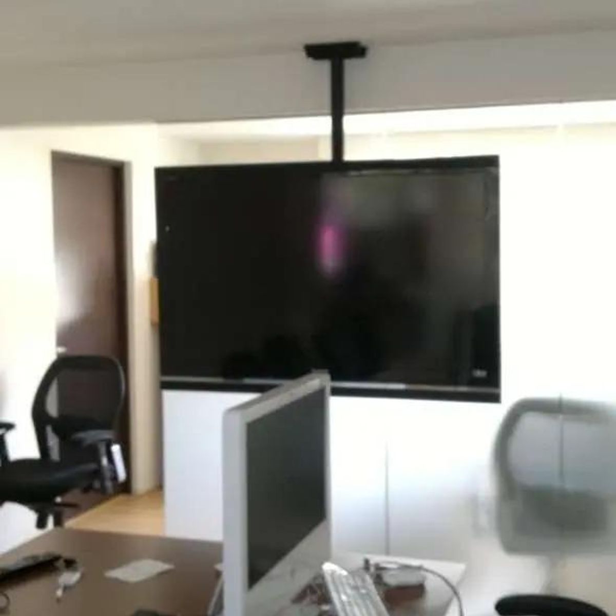 GENERICO - Soporte de Techo para Televisor 20-55 pulgadas hasta 50kg