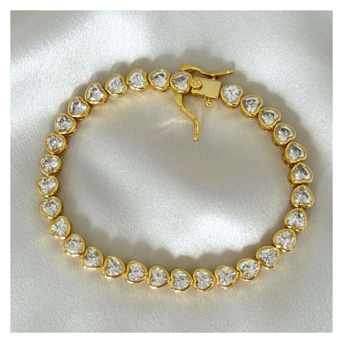 GENERICO - Pulsera de mujer corazones dorada enchape en oro 18 k + cajita