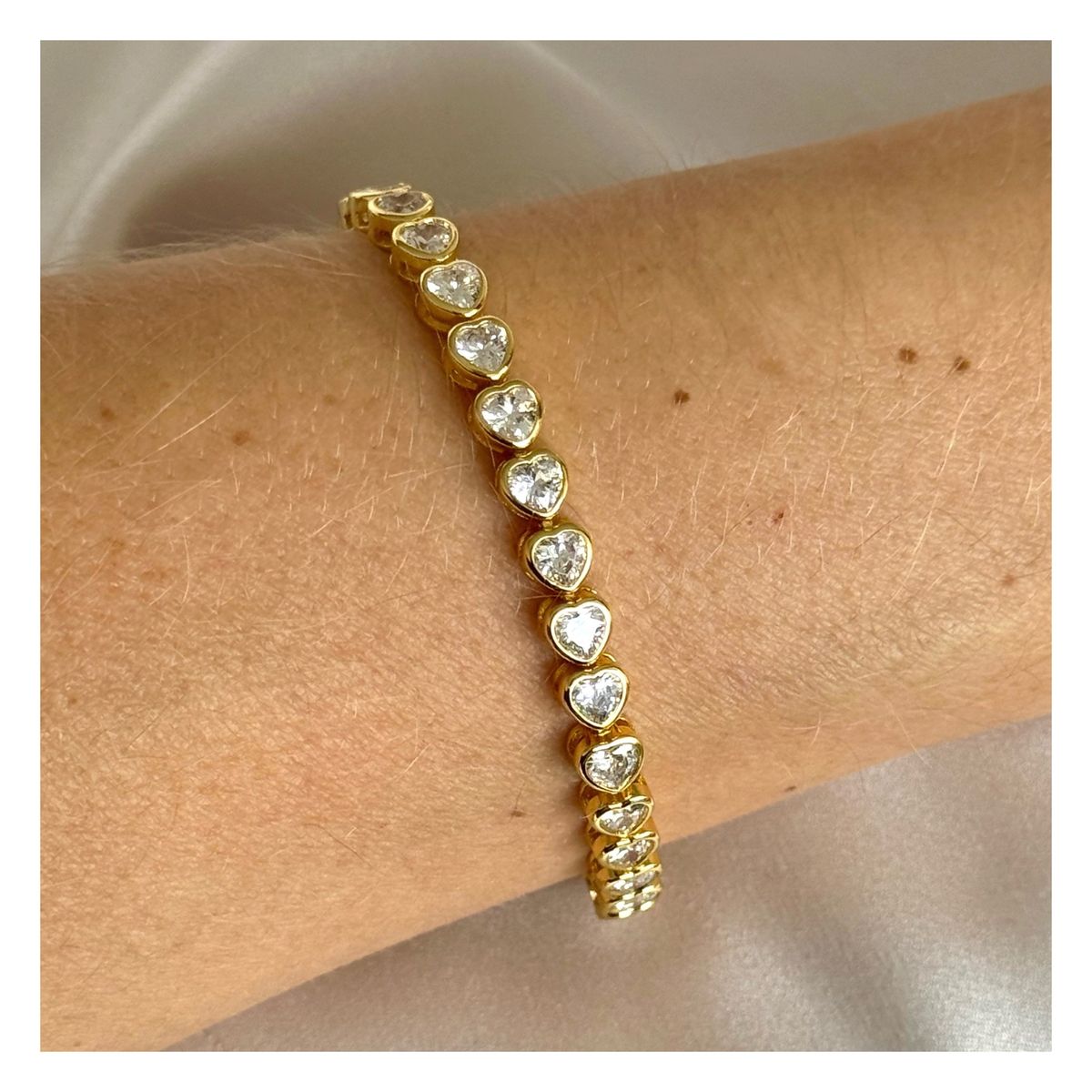 GENERICO - Pulsera de mujer corazones dorada enchape en oro 18 k + cajita