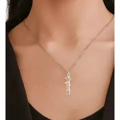 GENERICO - Collar diseño de Pareja San Valentin Novios Abrazados Plateado