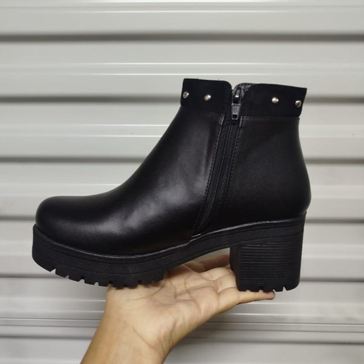 BOTELI - Botin De Mujer Negro Tachas