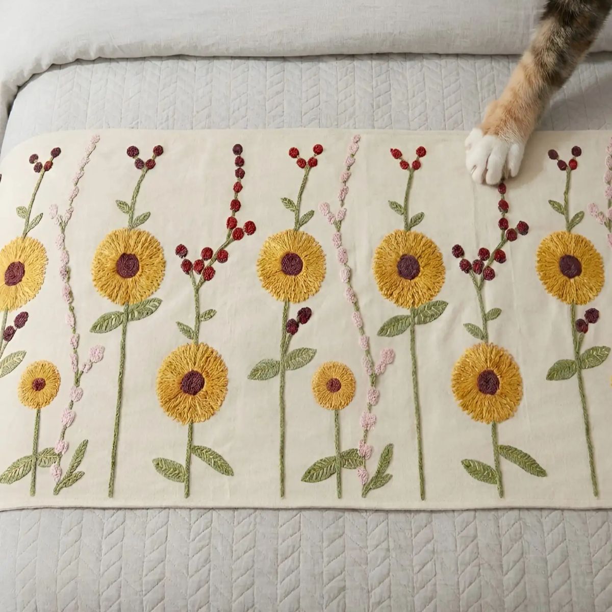 GENERICO - Piecera para Cama con Bordado Decorativo B3