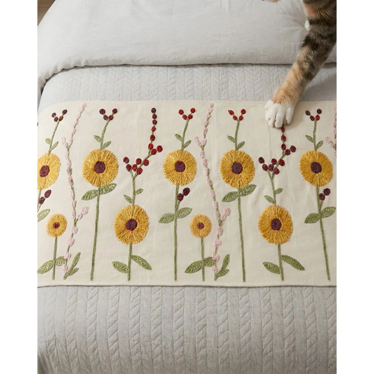 GENERICO - Piecera para Cama con Bordado Decorativo B3
