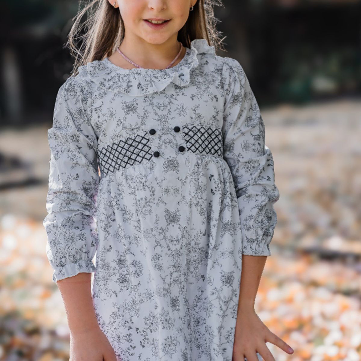 KIDS BOUTIQUE GUNGURU - Vestido Ellai, estampado toile de jouy en blanco y negro