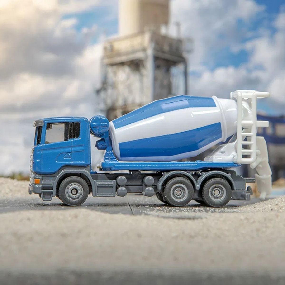 GENERICO - CAMION SCANIA 6x4 BETONERO 1.87