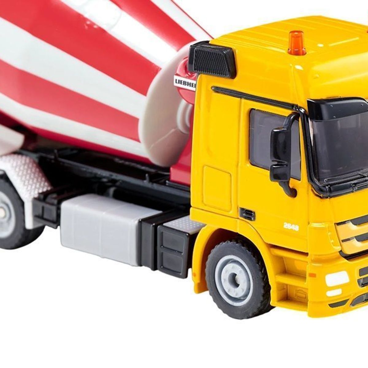 GENERICO - CAMION MERCEDES-BENZ ACTROS 2648 6x4 CON BETONERA LIEBHERR 1.50