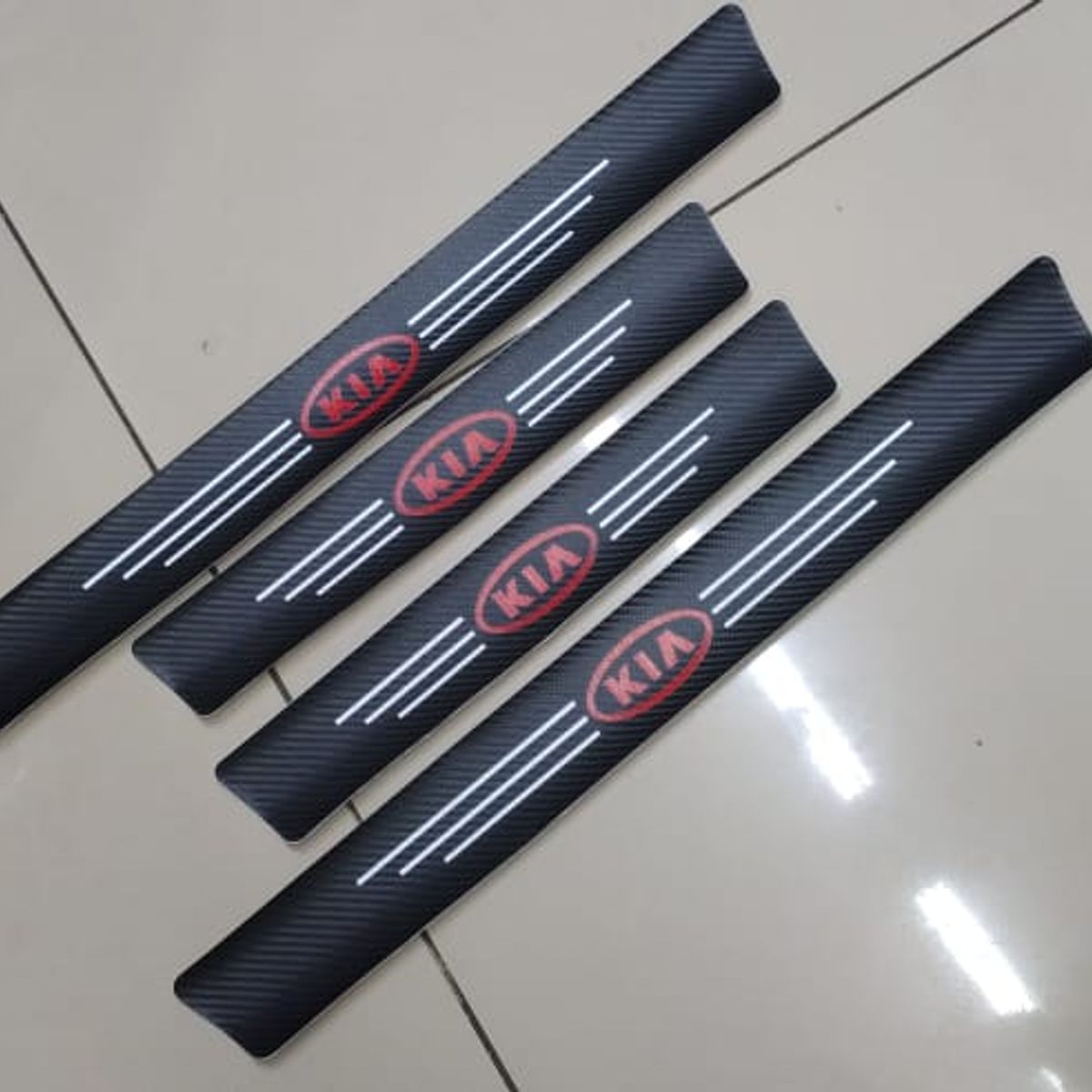 GENERICO - X4 Cubre socalo pisaderas pegatina de fibra de carbono en eco cuero para perfil de puertas kia